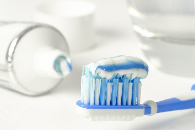toothpaste-g19ebec504_640